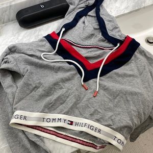 Tommy Hilfiger cropped hoodie